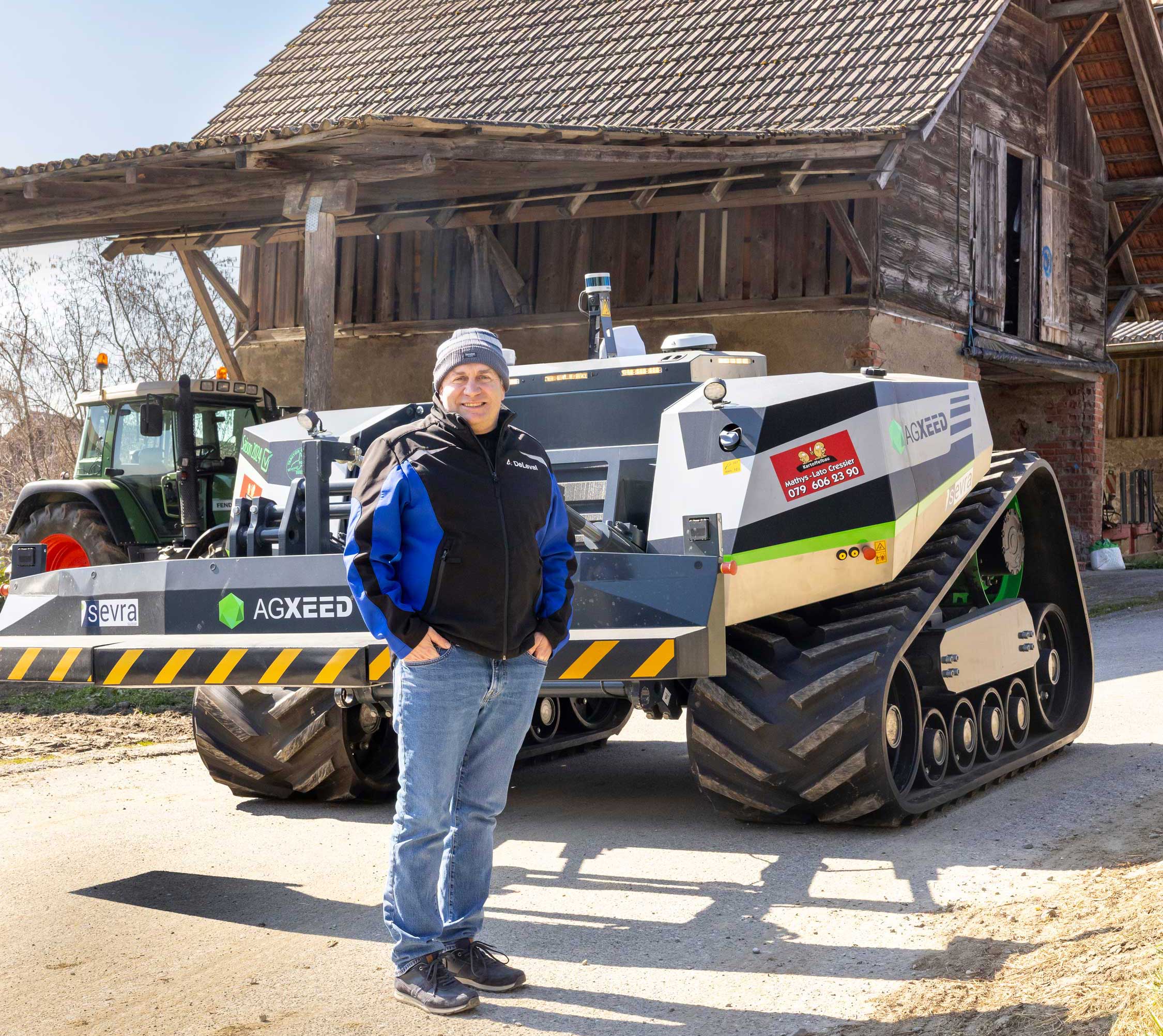 Beat Mathys avec son robot autonome.